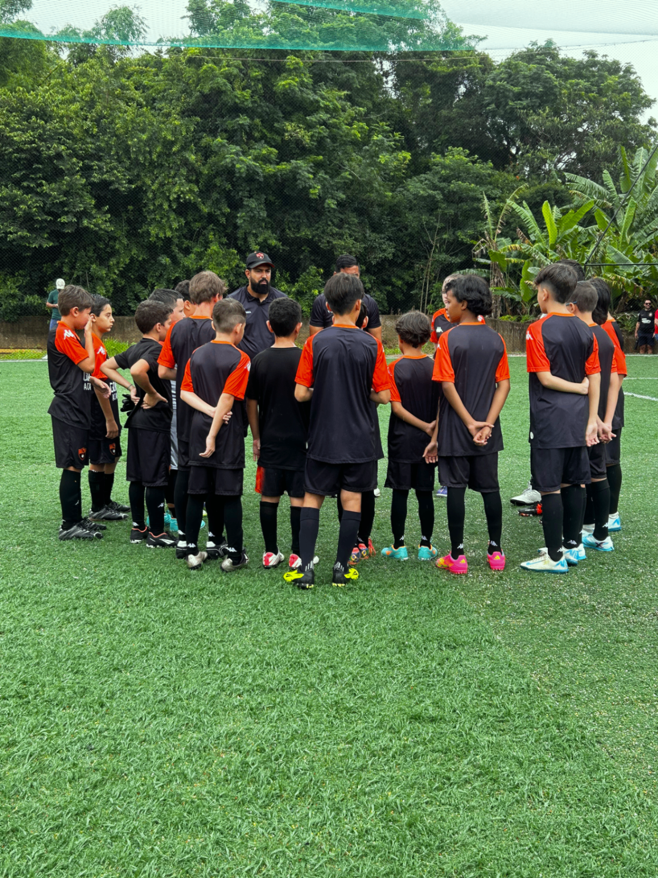 Conversa técnica com o treinador antes do treino